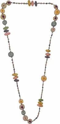 Produktbild von Lange Kette Lailani aus kleinen Holzscheibchen von collezione alessandro