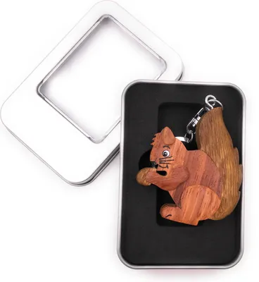 Produktbild von Schlüsselanhänger Holz Eichhörnchen mit Nuss Baumhörnchen Wildtier Wald Anhänger in Geschenkbox