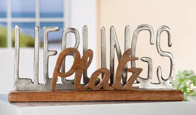 Immagine prodotto di Gilde Schriftzug, "Lieblingsplatz ", Aluminium, Mangoholz, naturfarben, silberfarben, VE 2, L. 8 cm, B. 43 cm, H. 17 cm 48611 4009079486117