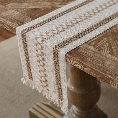 Productafbeelding van Boheemse tafelrunner met franjes, geschikt voor zowel binnen- als buitendecoratie
