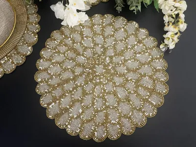 Productafbeelding van Handgemaakte Placemat - Tafeldecoratie Set - Eettafel Aankleden - Prachtig Kralenwerk - Set van 6 - Zilver Goud