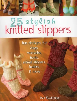 Produktbild von 25 Stylish Knitted Slippers: Fun Designs for Clogs, Moccasins, Boots, Animal Slippers, Loafers, & More