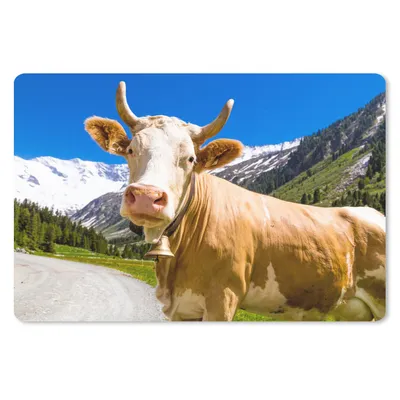 Produktbild von MuchoWow® Schreibtischunterlage Kuh - Schnee - Alpen 60x40 cm - XXL Mauspad - Großes Mauspad