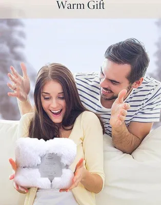 Produktbild von Unyqoos® Kuscheldecke 160 x 200 cm, Reinweiß – wendbare, superweiche & warme Fleecedecke aus 100% Premium‑Mikrofaser mit 4 cm PV‑Fleece und samtigem Nerz