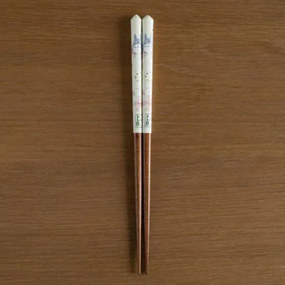 Zdjęcie produktu dla Pałeczki lakierowane Studio Ghibli My Neighbour Totoro cherry tree 21 cm