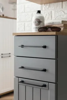 Obrázok produktu pre Kúpeľňová skrinka nízka Möbelpartner Jelda platina 30,3 x 88,1 x 32,6 cm