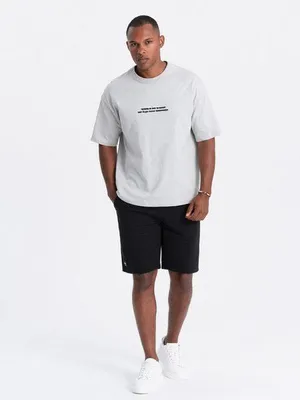 Produktbild von Ombre Shorts aus Denim mit hochgekrempelten Beinen schwarz S