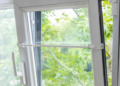 Produktbild von Spann-Klemmstange »Bremen« - Scheibenstange 50-120 cm  ausziehbar Weiß Ø 8/10 mm ohne Bohren für Scheibengardinen, Bistrogardinen & Vitragen 250931