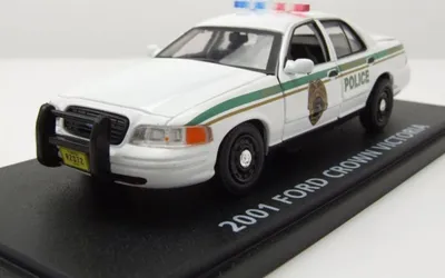 Produktbild von Greenlight Collectibles 86613 Ford Crown Victoria Police Interceptor Miami Metro Police 2001 weiß Dexter 1:43