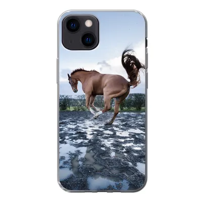 Produktbild von MuchoWow® Handyhülle Schutzhülle Hülle für iPhone 13 Ein bockendes Pferd in den Pfützen Silikon Softcase Handy Hülle - Karteninhaber