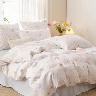 Produktbild von Unyqoos® Kinderbettwäsche aus weicher atmungsaktiver Microfaser mit Sternenmuster, Reißverschluss & Eckbändern – 100, waschbar 30 °C