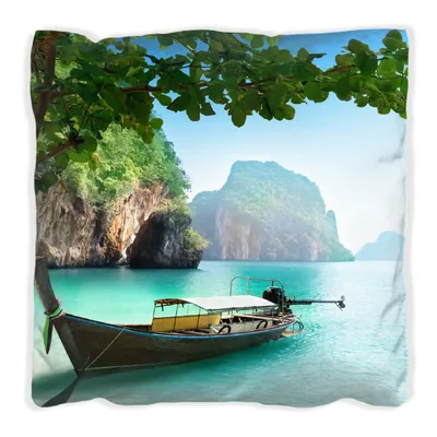Produktbild von Wallario Premium Kissen, weiche Oberfläche, mit Motiv Fischerboot in Thailand  blaues Meer und Steinfelsen, Größe: 60 x 60 cm, mit weißer Rückseite