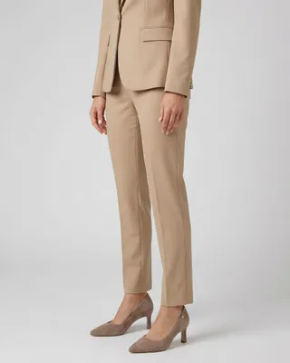 Produktbild von Beige Wildlederpumps für Damen, Größe 41, KI-generiertes Bild