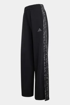 Produktbild von Adidas Damen Jogginghose W AOP 3S FT PT Schwarz mit schmal zulaufenden Hosenbeinen