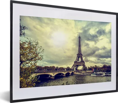 Produktbild von MuchoWow® MuchoWow® Gerahmtes Poster Wasserblick auf den Eiffelturm und Paris 40x30 cm - Poster mit zchwarzem Bilderrahmen - Bilderrahmen - Poster im Rahmen