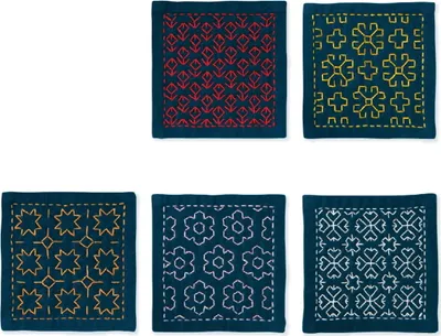Produktbild von Sashiko-Stichset "Hitomezashi" mit Olympus-Stempel, "Untersetzer I, marineblau, 5 Stück mit feinem Sashiko-Muster", 10x10 cm, Original aus Japan