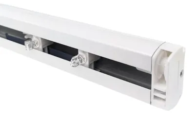 Obrázek produktu pro time4blinds - Kolejnice pro vertikální žaluzie - Kompletní sada s pojezdy pro lamely a ovládacím mechanismem s kuličkovým řetízek - Snadné posouvání lamel - Kompaktní, moderní profil - Bílá, 1000mm