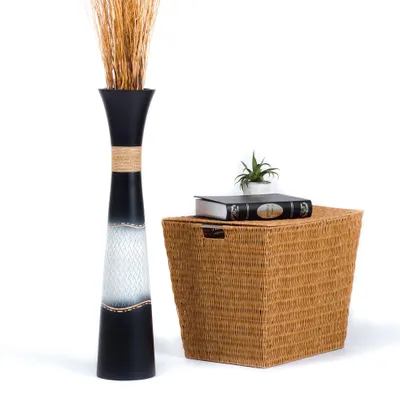 Produktbild von Leewadee Hohe Bodenvase 65 cm aus Mangoholz in schwarz