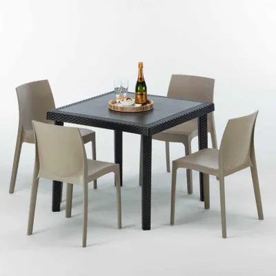 Produktbild von Schwarz Quadratisch Tisch und 4 Stühle Farbiges Polypropylen-Außenmastenset Grand Soleil Rome Passion - Beige