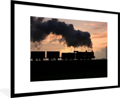 Produktbild von MuchoWow® Gerahmtes Poster Eine Dampflokomotive bei Sonnenuntergang 90x60 cm - Poster mit Schwarzem Bilderrahmen Wandposter Rahmen Foto Bilder - Wanddekoration - Fotos