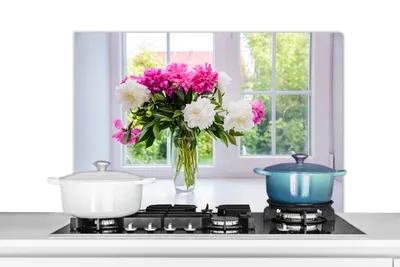 Obrázok produktu pre KitchenYeah® Kuchynský splashback - Kuchynský splashback - Ochrana steny sporáka a drezu - Kvety - Pivonky - Váza 90x60 - Alu-Dibond (alternatíva skleneného splashbacku) - Tepelne odolný - Splashback na sporák