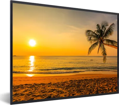 Produktbild von MuchoWow® Gerahmtes Poster Palme - Strand - Sonnenuntergang - Meer 80x60 cm - Poster mit Schwarzem Bilderrahmen Wandposter Rahmen Foto Bilder - Schwarzem - Mit Gestell
