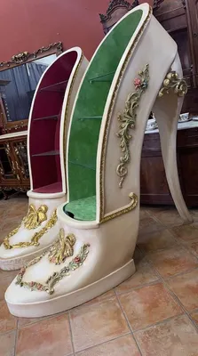 Immagine prodotto di Casa Padrino - Vetrina barocca per tacchi alti verde / crema / oro - Vetrina per scarpe da donna in legno massiccio lavorata a mano - Magnifico mobile barocco