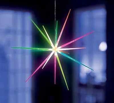 Produktbild von LED Sternleuchte | 14 LED | warm-weiß oder mit Farbwechsel | 6 Stunden Timer | batteriebetrieben | mit Aufhängevorrichtung | moderner 3D Leuchtstern – Weihnachtsstern -Adventsstern (bunt mit Farbwechsel)