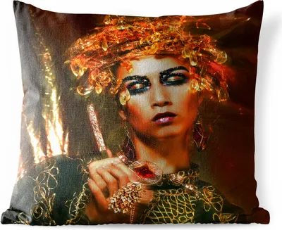 Produktbild von MuchoWow® Outdoor Kissen - Frau - Schmuck - Lidschatten - 50x50 cm - Wetterfest - Lounge Kissen - Komfortabel - Kissen mit Bild