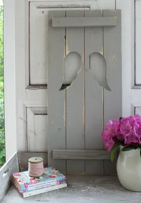 Produktbild von Landhaus Fensterladen ENGEL in grau ,Shabby chic Handgefertigt