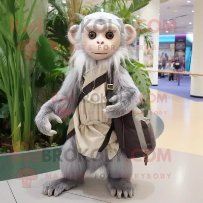 Produktbild von Silberner REDBROKOLY Kapuziner-Affe Maskottchen Kostüm charakter bekleidet mit einem Maxikleid und Rucksäcken
