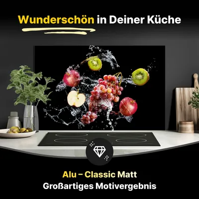 Produktbild von Spritzschutz Küchenrückwand aus Aluminiumverbund in Matt 100x60 cm - Frische Früchte im Wasser-Splash auf Schwarz