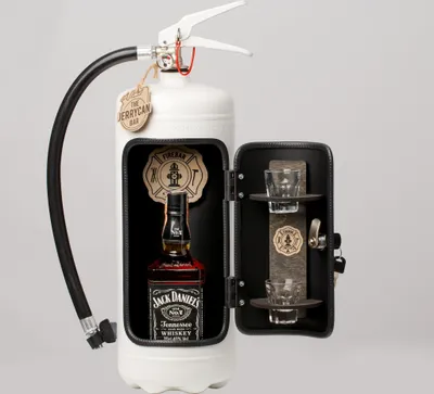 Produktbild von Die Firebar "weiss" eine perfekte Minibar - Handgefertigt aus einem echten Feuerlöscher
