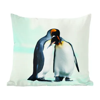 Produktbild von MuchoWow® Zierkissen Sofakissen Wohnzimmer Dekokissen 45x45 cm Pinguine - Schnee - Familie - Schlafpolster - Polster für das Sofa