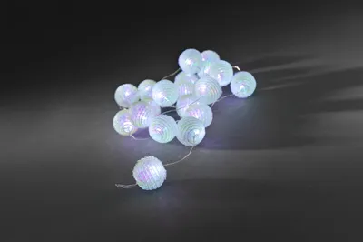 Immagine prodotto di Konstsmide - Catena luminosa decorativa a LED, palle di neve, 20 diodi bianco freddo, a batteria, per interni, cavo trasparente, 3 x AA 1,5V (escl.); 3166-203