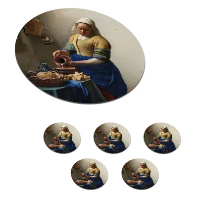 Produktbild von KitchenYeah® Glasuntersetzer Rund 6er Set Das Milchmädchen - Gemälde von Johannes Vermeer 10x10 cm Untersetzer für Gläser - Getränkeuntersetzer - Tischplattenschutz - Tischuntersetzer für Tassen Tisc