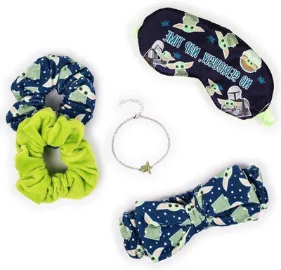 Produktbild von Baby Yoda Wellness-Set – Kosmetiktasche mit Reißverschluss – Schlafmaske – Haartuch – Paar Haargummis – Schmuckarmband VS700685L