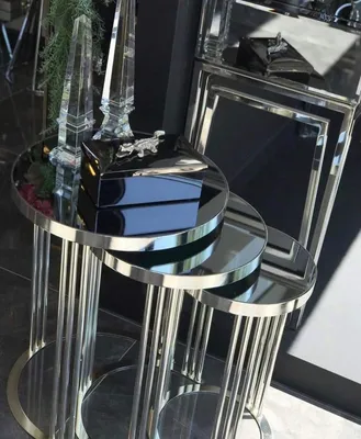 Produktbild von Casa Padrino Luxus Beistelltisch Set Silber - 3 runde Metall Tische mit Glasplatte - Wohnzimmer Möbel - Luxus Möbel