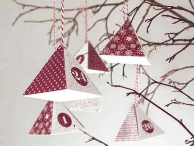 Produktbild von Heyda 204870760 Adventskalender-Bastel-Set 8 x 8 x 9 cm, Packung 20 x 27 cm rot/weiß