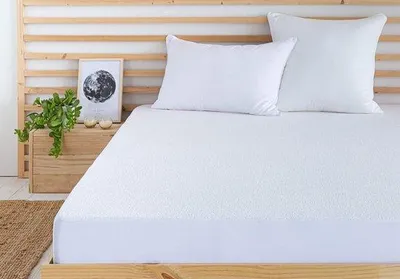 Immagine prodotto di Coprimaterasso impermeabile e traspirante Unyqoos® in pile (100% micro-poliestere) con rivestimento in PU, adatto a materassi di dimensioni 190/200 cm e altezza fino a 30 cm