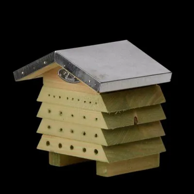 Image de Abri en bois pour abeilles