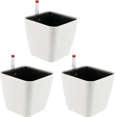 Produktbild von Set aus 3 quadratischen selbstbewässernden Pflanzenübertöpfen mit Wasserindikator – Langlebig und wetterbeständig für drinnen und draußen