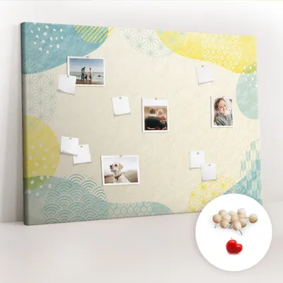 Imagen del producto de Tablero de corcho con chinchetas - Panel con chinchetas para fotografías y notas - 140x100 cm - 100 chinchetas de madera - Marco con diseño