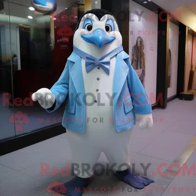 Produktbild von Himmelblauer REDBROKOLY Pinguin-Maskottchen-Kostümcharakter mit Oberhemd und Ohrringen