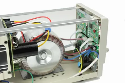 Produktbild von DC Labornetzgeräte EDI Serie Variante - Spannung + Strom: 0-30V DC + 0-5A DC - Modell: EDI3005C