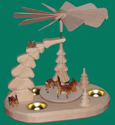 Obrázek produktu pro Stolní vyřezávaná jelení pyramida výška 23 cm NOVINKA