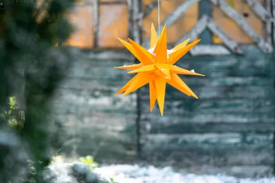 Produktbild von Novaliv Weihnachtsstern Dekostern | 25cm GELB | Innen und Aussen | LED mit Schuko Stecker | Weihnachtsdeko Stern beleuchtet