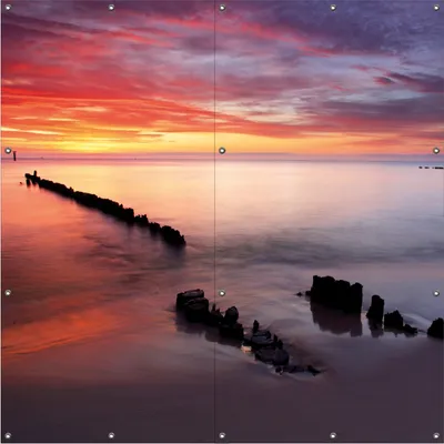 Produktbild von Wallario Outdoor-Poster für Garten oder Balkon, Motiv Sandstrand im Sonnenuntergang - Roter Himmel, in ca. 180 x 180 cm