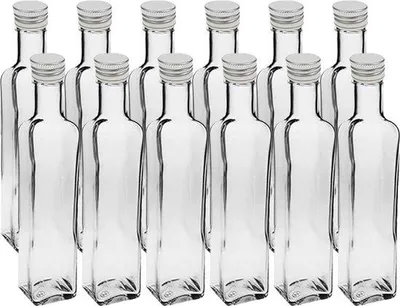 Produktbild von Famanu Flaschen Set 12 Stück 250 ml - Maraska mit Etiketten und silbernen Schraubverschlüssen