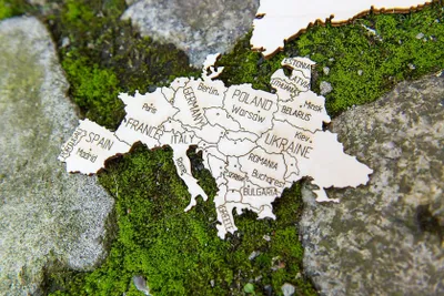 Produktbild von WOODEN CITY Weltkarte aus Holz Größe L (83x55cm)